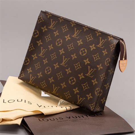 louis vuitton toiletry pouch 26 real vs fake|Louis Vuitton monogram pouch.